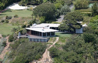 The Real Estalker: Brad Pitt Officially Lists Malibu Beach House