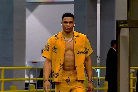 Russell Westbrook Shows Off Abs In Farcical Pre Game Fashion Show - DMARGE