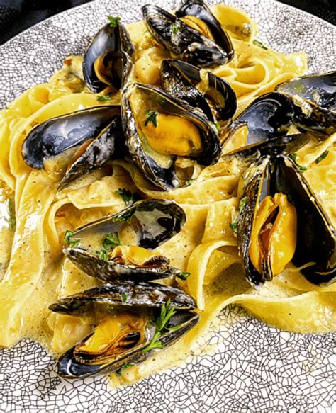 Mussels in a white wine and garlic butter sauce recipe by Chef Schulz - Toronto Times