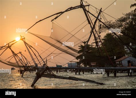 Fishing boat net kochi hi-res stock photography and images - Alamy