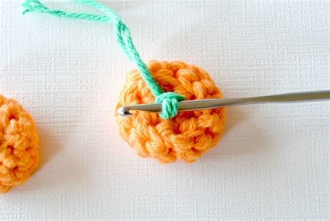 Little Crochet Pumpkin and Garland – Mama In A Stitch