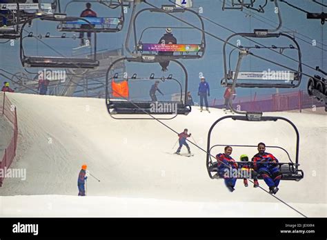 Ski Dubai at Mall of the Emirates Stock Photo - Alamy