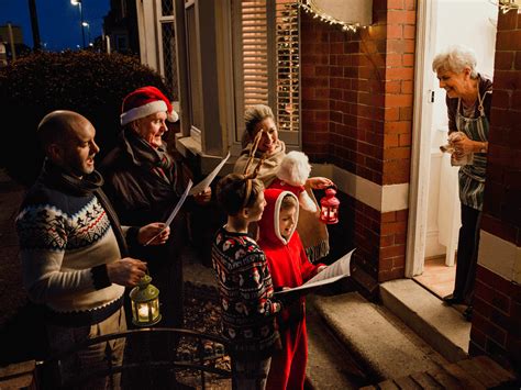 Christmas Caroling Tips for Kids: Caroling as a Family