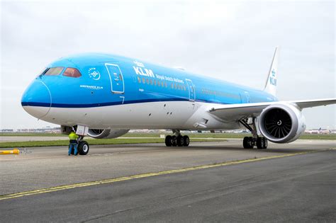 KLM welcomes 2nd Boeing 787 Dreamliner “Carnation”