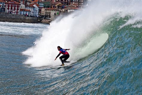 Mundaka: the surfing capital of Spain