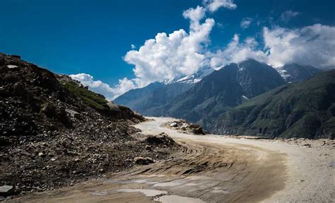 Manali-Leh Highway Blocked - Massive Landslide Brings Traffic to Standstill