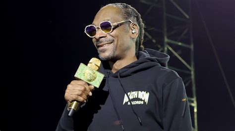 Snoop Dogg will perform in honor of Salma Hayek at the Baby2Baby Gala ...