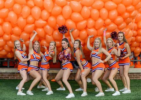 Pictures of Universities and Colleges: Sexy Universities Cheerleaders