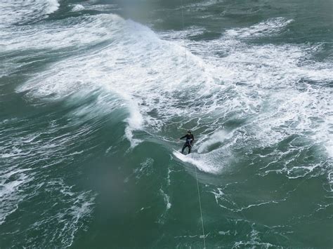 Peter's kitesurfing blog: Kitesurfing Inverloch main beach in big surf