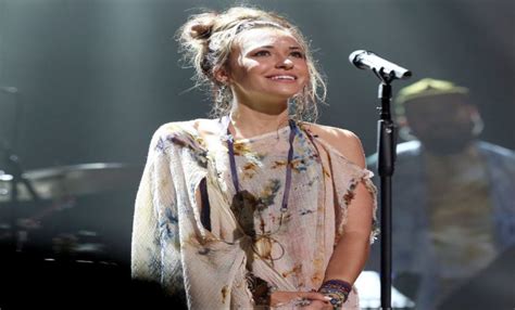 10 Best Lauren Daigle Songs of All Time - Singersroom.com