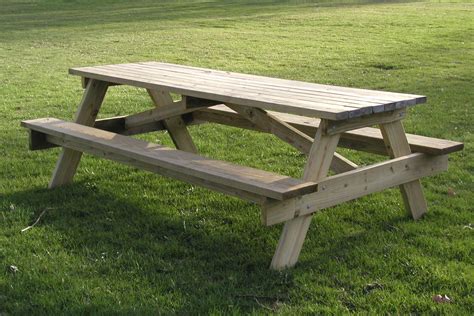 File:Picnic table.jpg - Wikimedia Commons