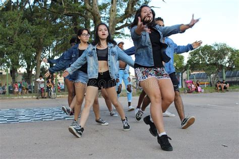 Dancers Performing an Outdoor Street Dance Performance Editorial Stock ...