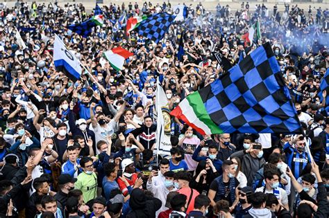 Inter fans party in Milan after 19th Serie A title triumph | Inquirer ...