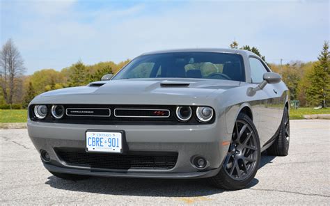 2017 Dodge Challenger R/T: Keeping it Old School - The Car Guide