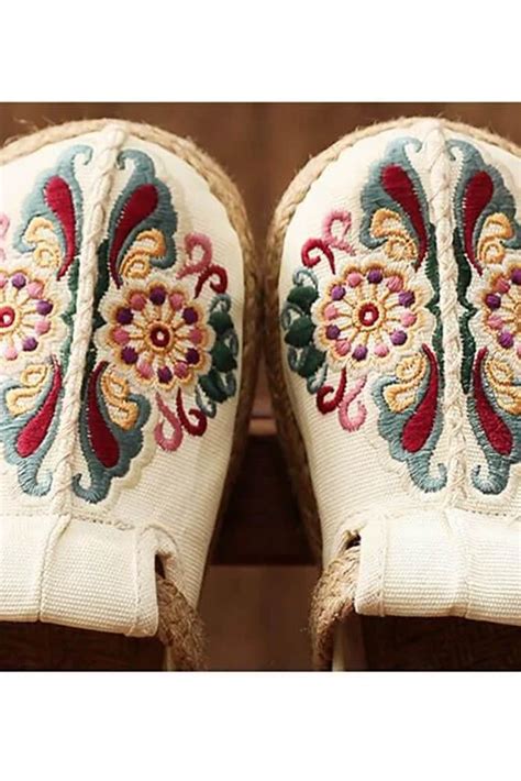 Women Retro Embroidered Casual Floral Shoes