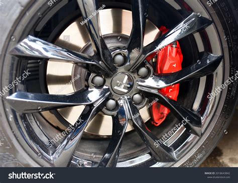 Tesla Logo On Wheel Electric Vehicle Stock Photo 2018643842 | Shutterstock