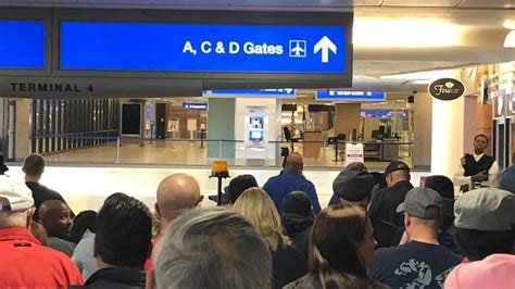 Phoenix Sky Harbor terminal 4 reopened after vehicle left unattended