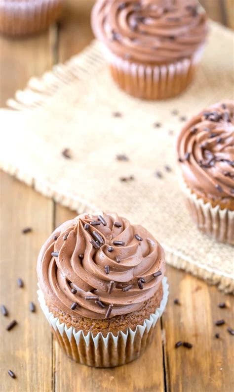 Chocolate Cream Cheese Frosting Recipe - I Heart Eating