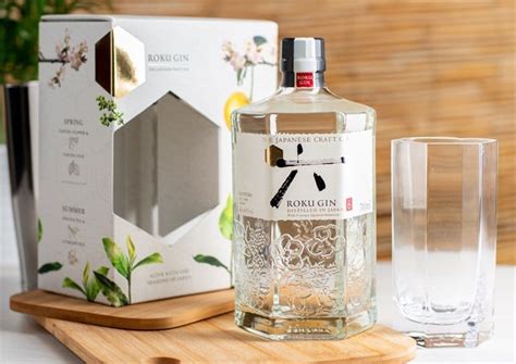 Roku Gin Gift Pack with Glass 70cl | Master of Malt