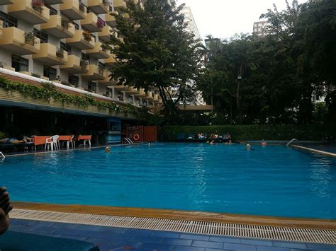 Golden Beach Hotel Pool: Pictures & Reviews - Tripadvisor