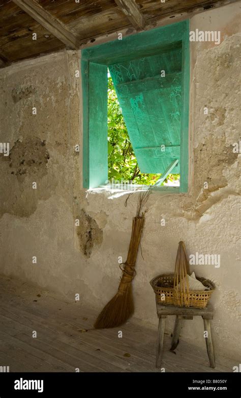 Mud house interior hi-res stock photography and images - Alamy