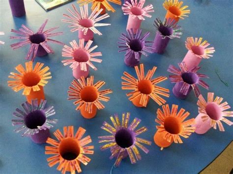 underwater theme craft | Sea anemones for our underwater VBS theme :-) Empty toilet paper tubes ...