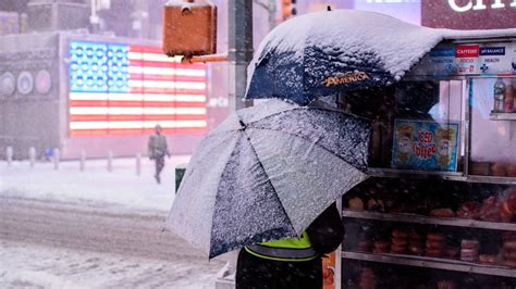 Photos: Snow piles up in Times Square during winter storm - ABC13 Houston