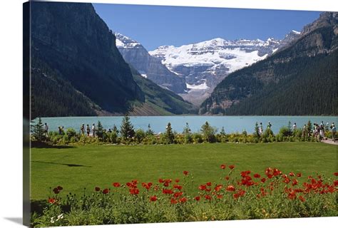 Lake Louise with the Rocky Mountains in the background, in Alberta ...