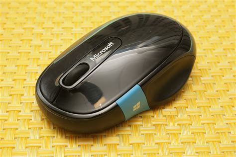 Microsoft Sculpt Comfort Mouse review: A dongle-free Windows mouse ...