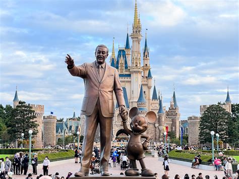 Beginner's Guide to Visiting Tokyo Disneyland and DisneySea - Travel Codex