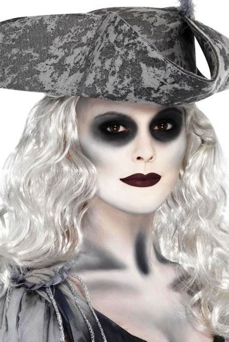 25 Ghost Halloween Makeup Ideas - Flawssy