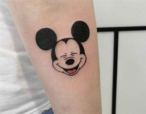 Tatuaż myszka – znaczenie, historia, 25 zdjęć | Mickey tattoo, Mickey mouse tattoo, Disney ...