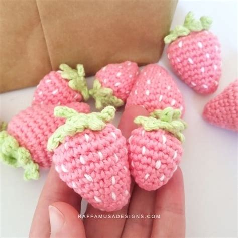 How to Crochet an Easy Amigurumi Strawberry – in 2 Sizes