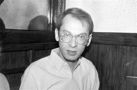 THIS DAY IN HISTORY – Subway shooter Bernhard Goetz goes on the lam – 1984 – The Burning Platform