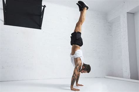 Handstand Pushup: Technique, Tips, and Benefits