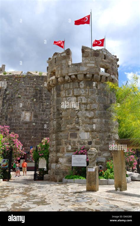 Entrance to Bodrum Castle and Museum of Underwater Archaeology, Bodrum ...