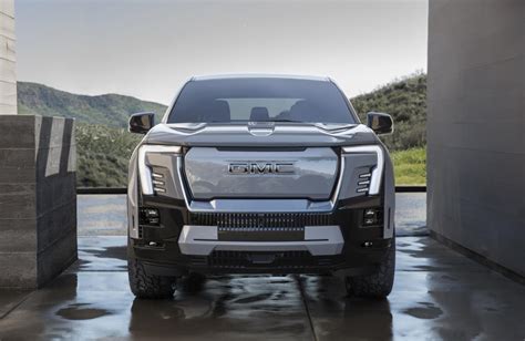 GMC Sierra EV Denali pickup packs 754 hp, 400-mile range