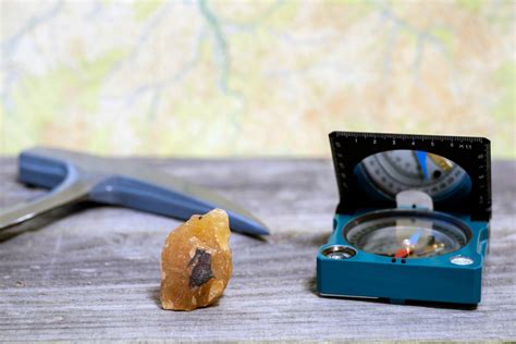 The Most Common Tools Geologists Use in Labs & on Field Works – How to Find Rocks