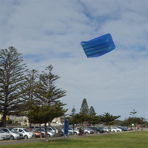 Flight Report - Parafoil Kite Hangs In Light Air