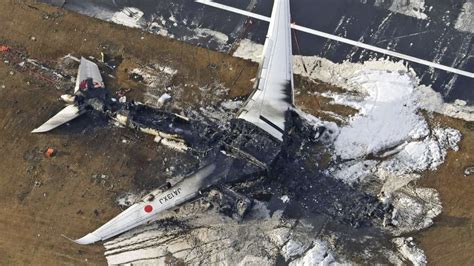 Japan Airlines jet given permission to land while Coast Guard aircraft ...