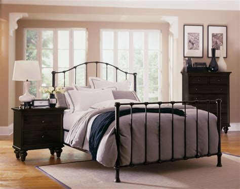 10+ Black Iron Bed Decorating Ideas – HomeDecorish