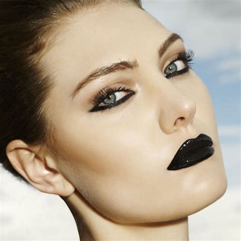 BLACK glossy lips and eyeliner | Black lipstick makeup, Black lips, Glossy lips