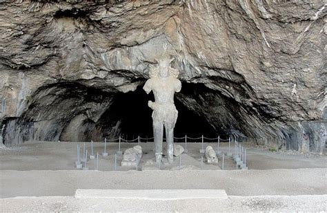 Statue of Shapur I, the 1,700 Year Old in IRAN - goingIRAN