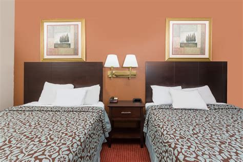 Days Inn & Suites by Wyndham Des Moines Airport | Des Moines, IA Hotels