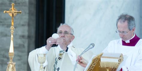 Pope on Corpus Christi: In the Eucharist, we remember God's love ...