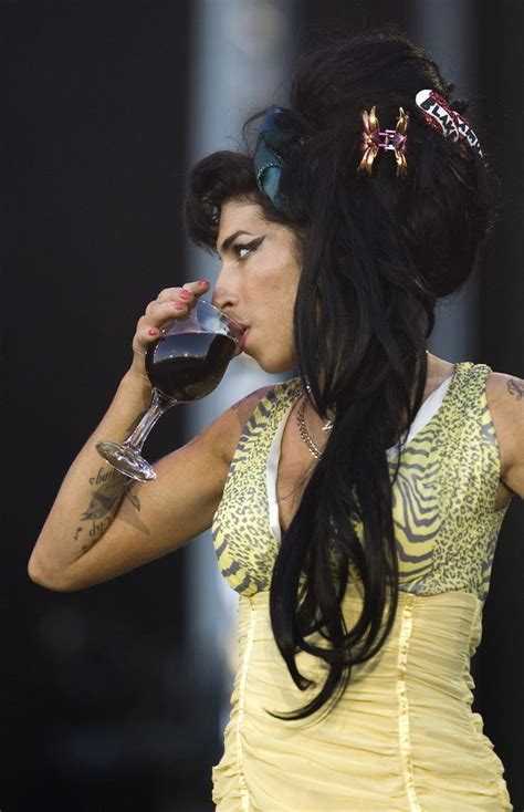 Amy Winehouse Booed Off Stage During Her 10th Consecutive Comeback Tour