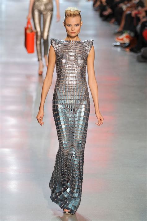 futuristic clothing | Futuristische mode, Mode inspiration, Lässige eleganz