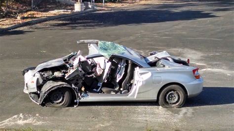 Went for a walk and found a completely destroyed car in the middle of a secluded lot. : WTF