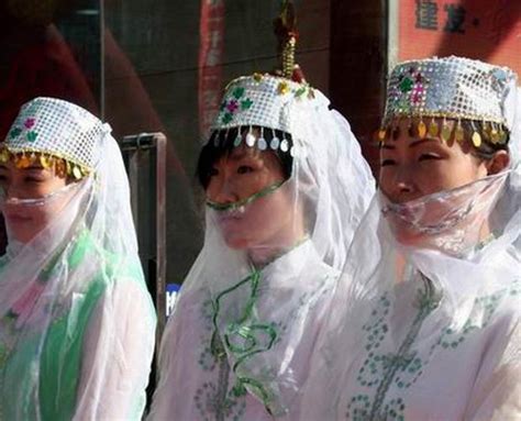 Travel Photos of Hui Minority Ladies with White Veils, Hui Minority Image Tours, Hui Minority ...