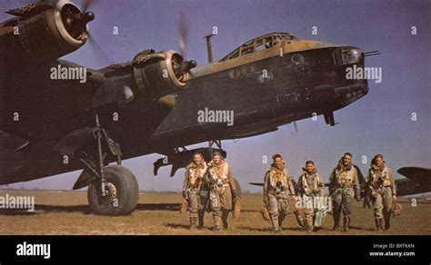 SHORT STIRLING MK1 BOMBER CREW. Photo Charles Brown Stock Photo - Alamy